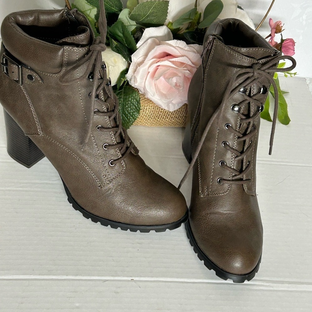 Women's Lace-Up Ankle Boots - Brown